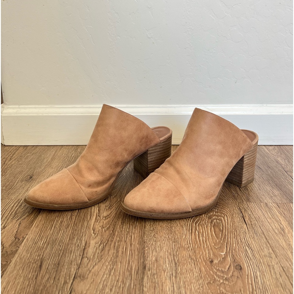 REPORT slid on boot heels